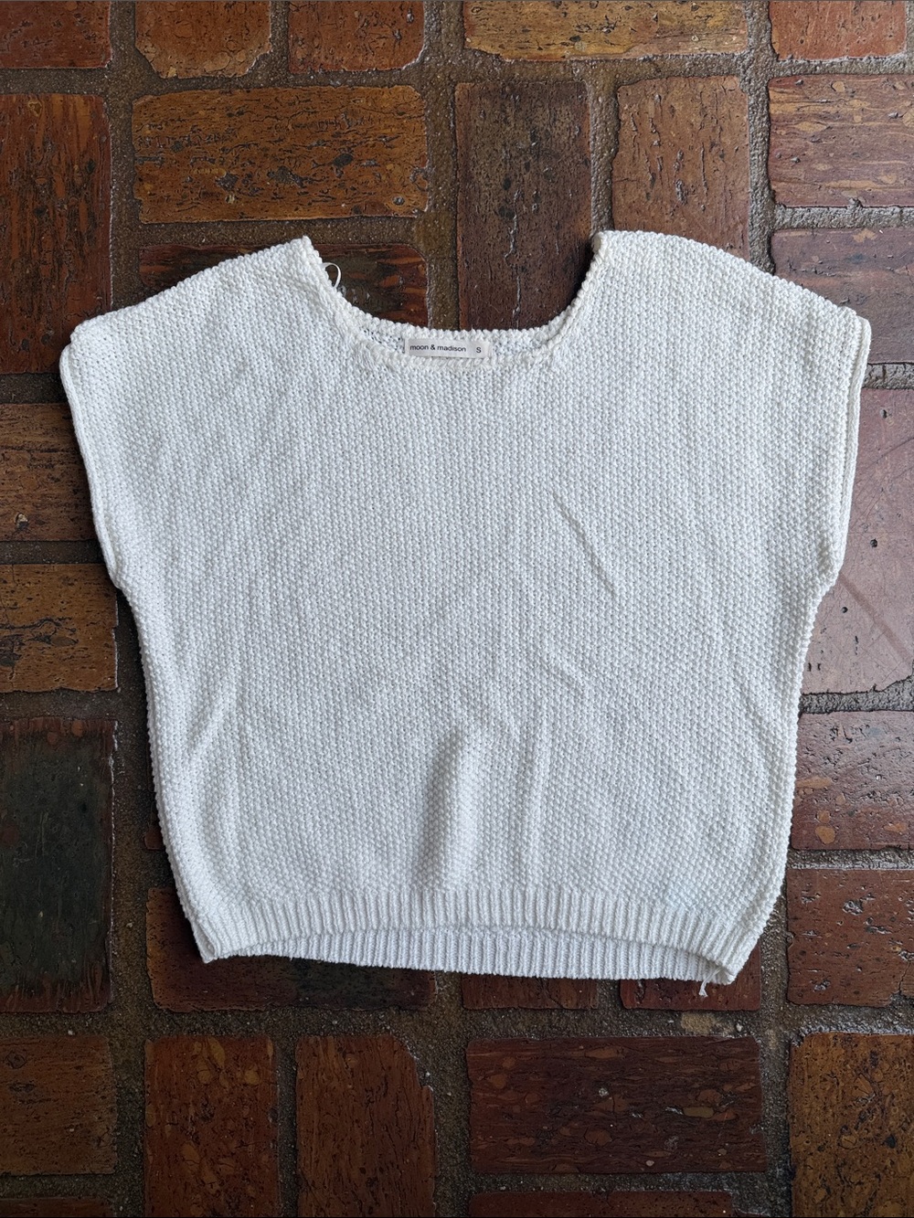 moon & madison White Knit Short Sleeve Scoop-Neck Sweater
